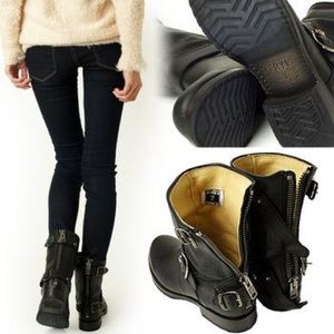 Authentic Frye ‘Veronica’ back zip short boot